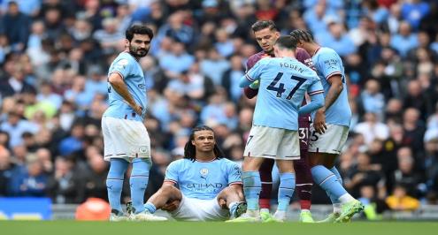 غادر مصابًا.. ناثان آكي يثير قلق جوارديولا قبل مباراة ريال مدريد